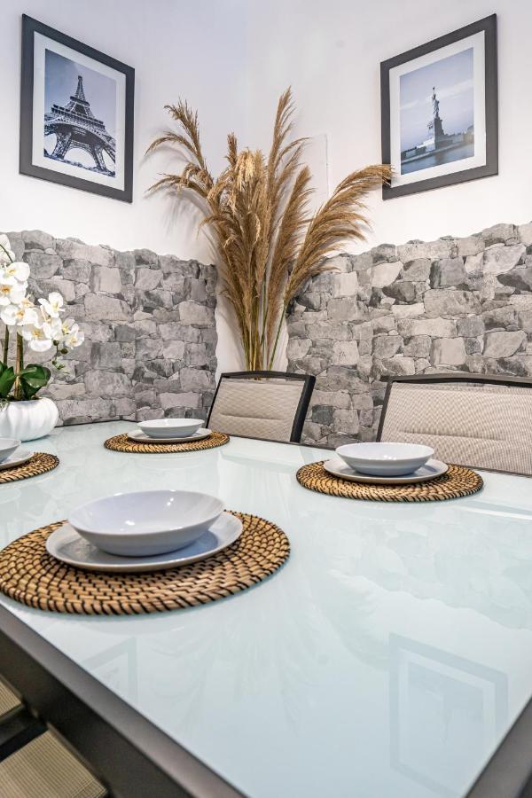 Exquisite Studio Apartment With An Original Design Valencia Eksteriør billede