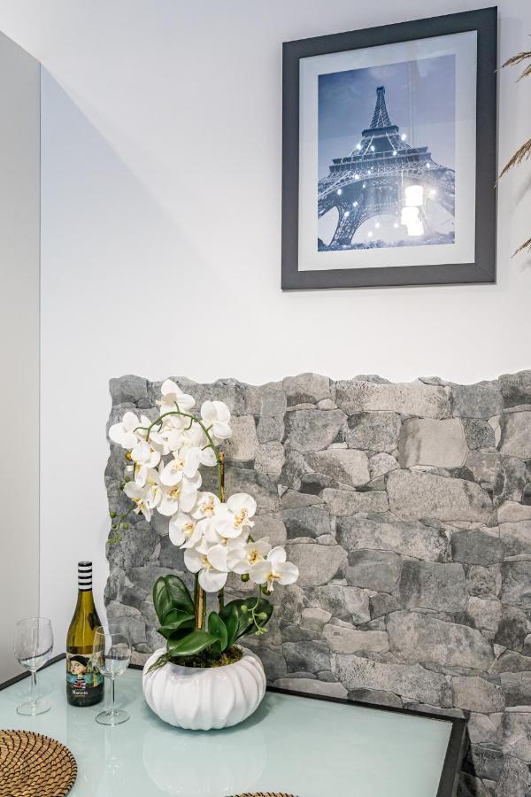 Exquisite Studio Apartment With An Original Design Valencia Eksteriør billede